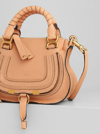 Mini sac Marcie en cuir à petite grain - Fleur de Pêche