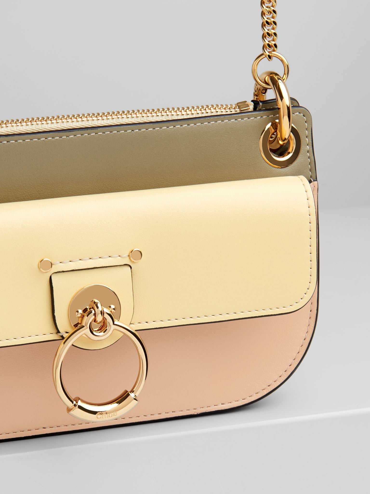 Sac pochette Tess à bandoulière chaîne en cuir - Softy Yellow