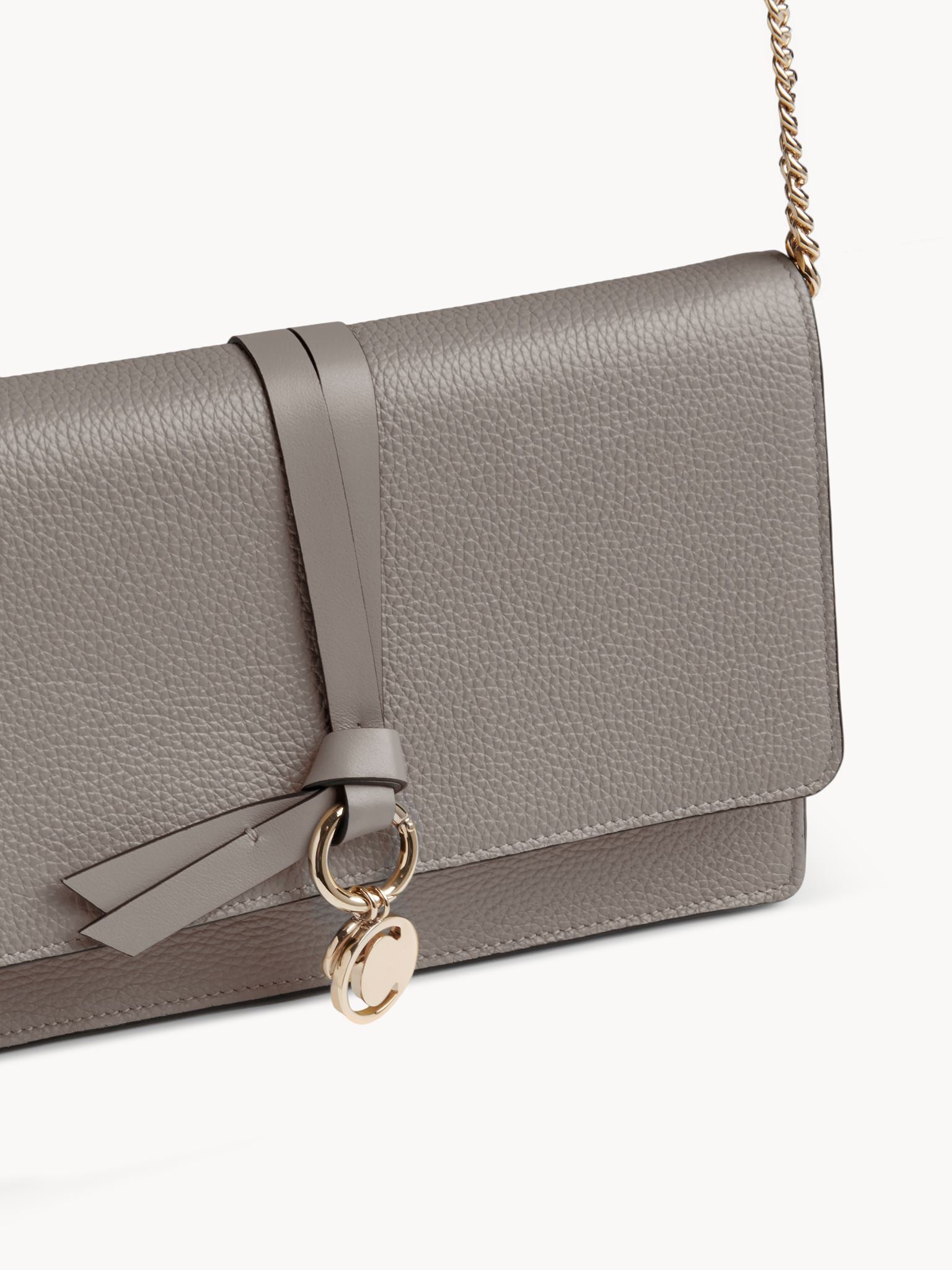Sac pochette à chaine Alphabet en cuir - Cachemire Gris