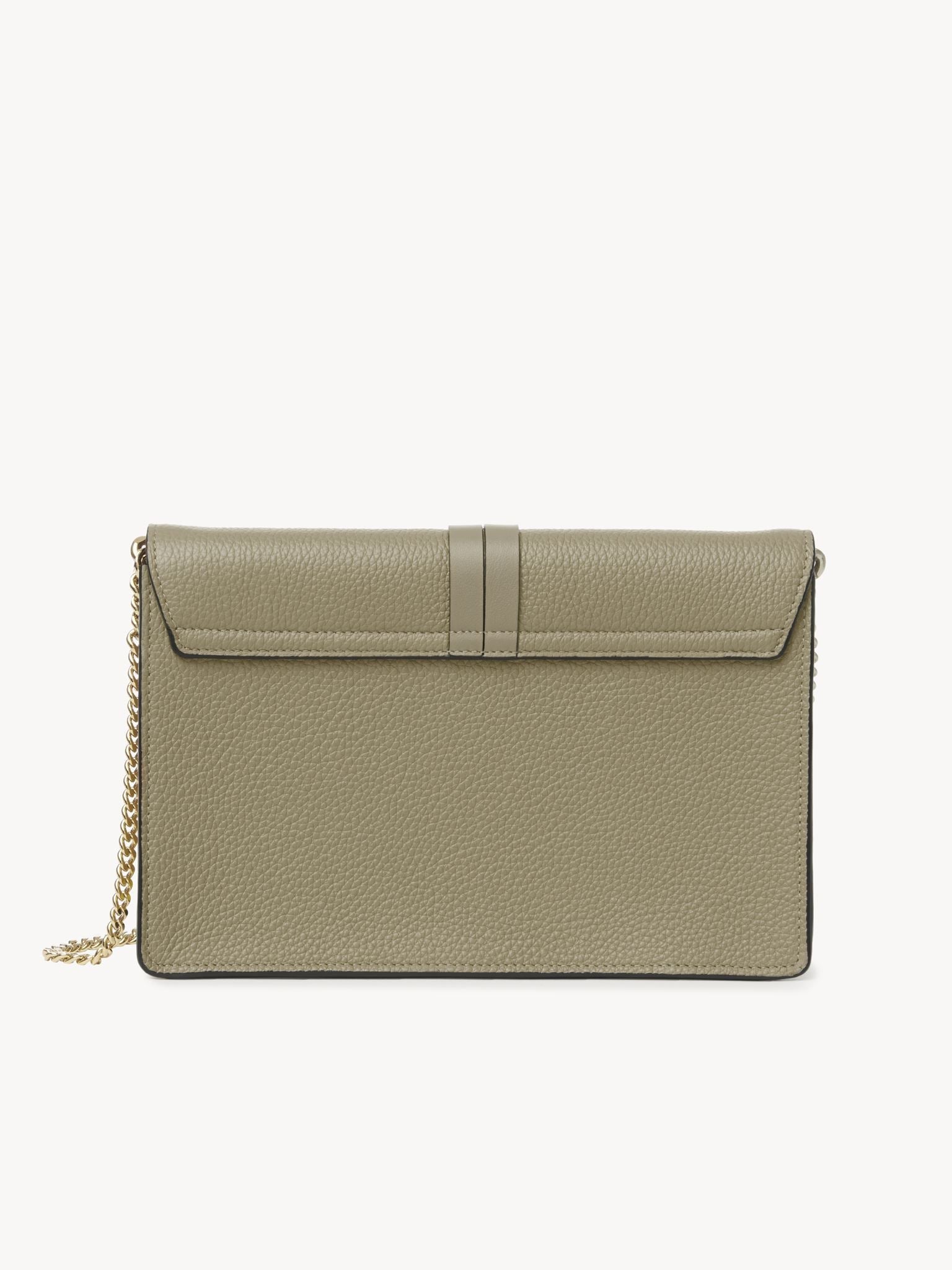 Sac pochette à chaine Alphabet en cuir - Slate Green
