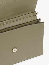 Sac pochette à chaine Alphabet en cuir - Slate Green