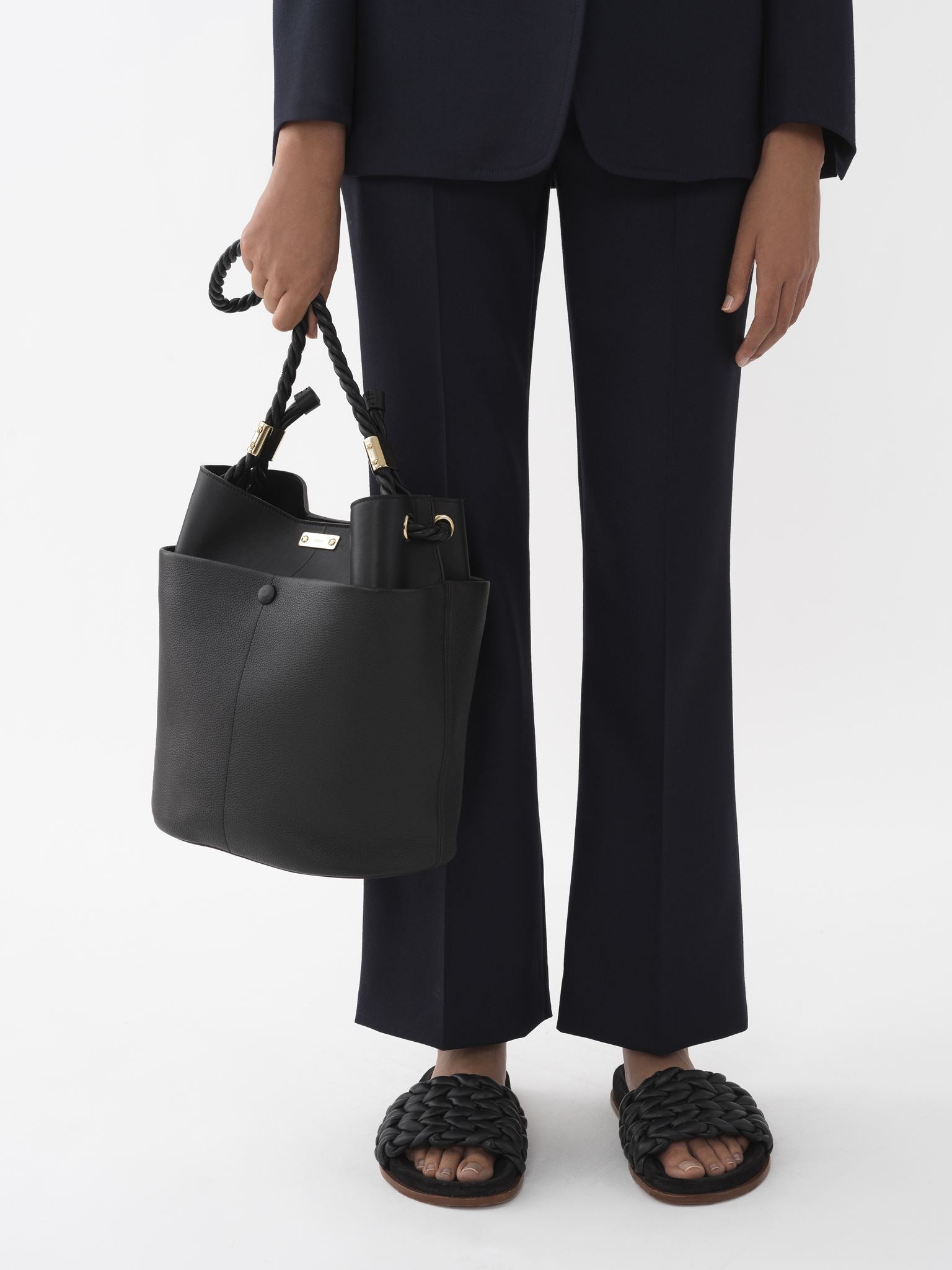 Sac seau Key en cuir lisse et grainé - Black