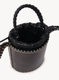 Petit sac seau Louela en cuir - Ebony Brown