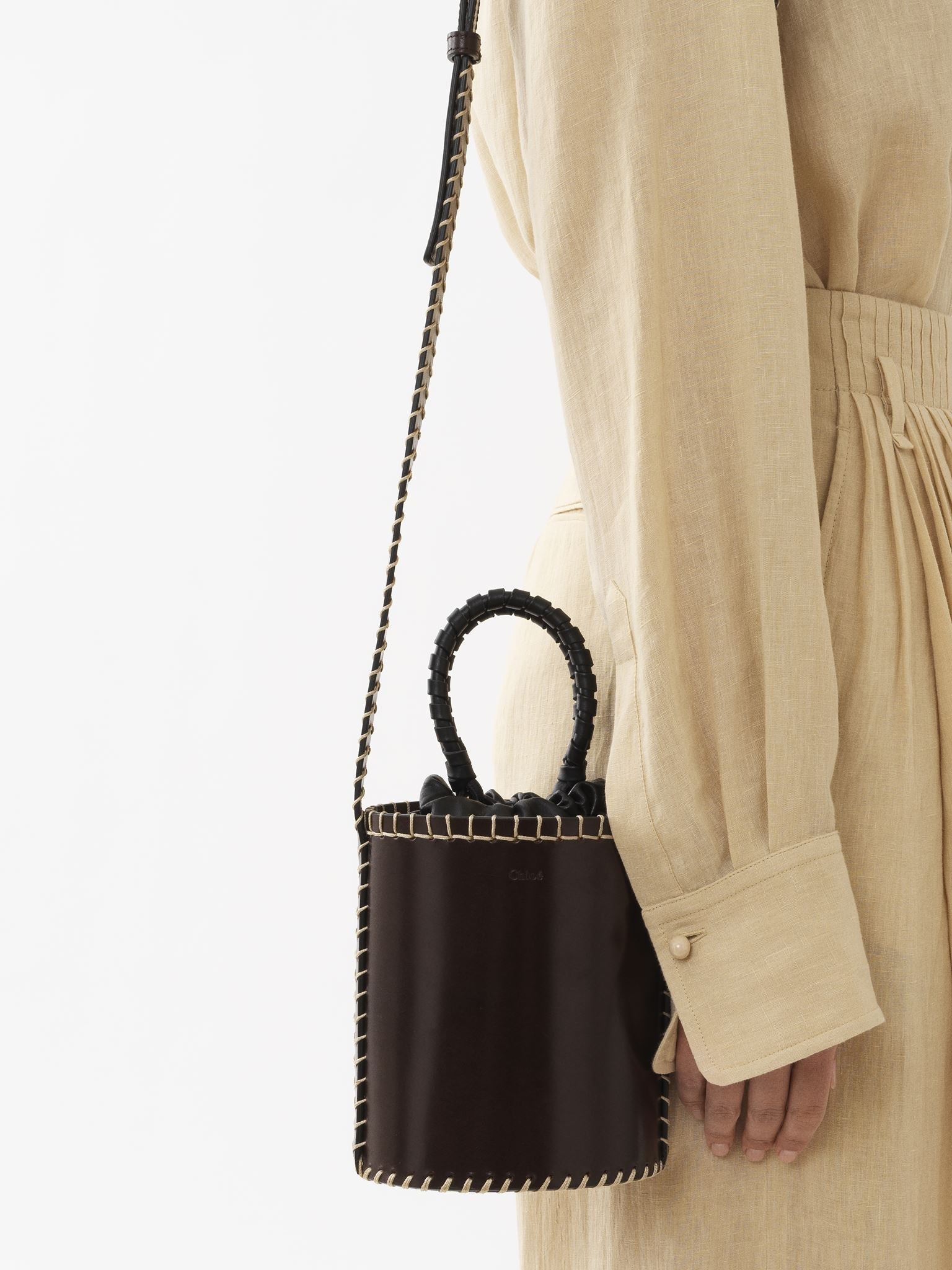 Petit sac seau Louela en cuir - Ebony Brown