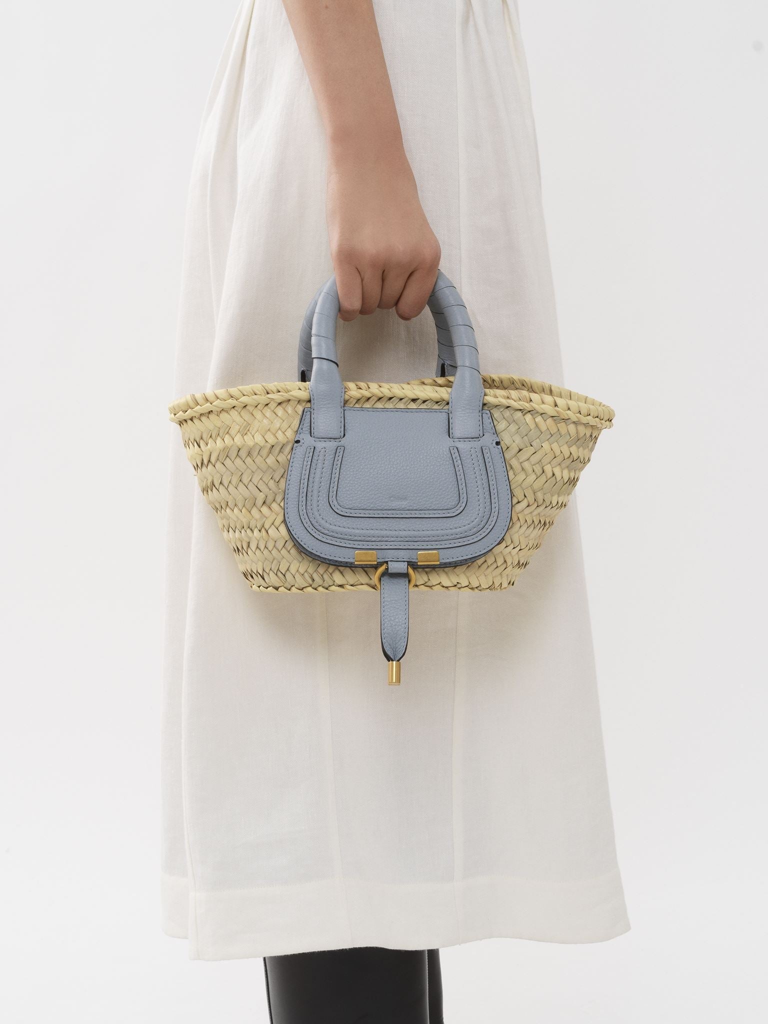 Petit panier Marcie en feuille de palmier - Shady Blue