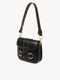 Sac porté épaule Saddie en cuir - Black & Red