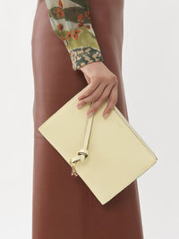 Pochette Alphabet en cuir - Porcelain Yellow