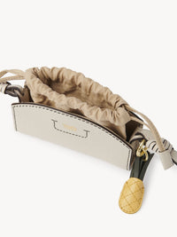 Petit sac pochette Cecilya à bandoulière en cuir - Cement Beige