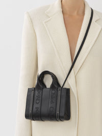 Mini sac cabas Woody à bandoulière en cuir - Black