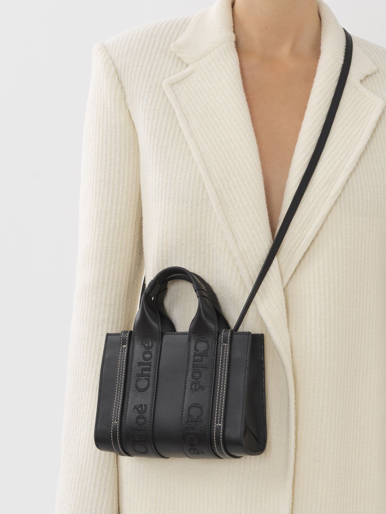 Mini sac cabas Woody à bandoulière en cuir - Black