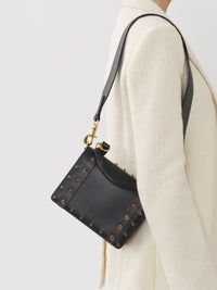 Petit sac à rabat clouté Ora en cuir - Black