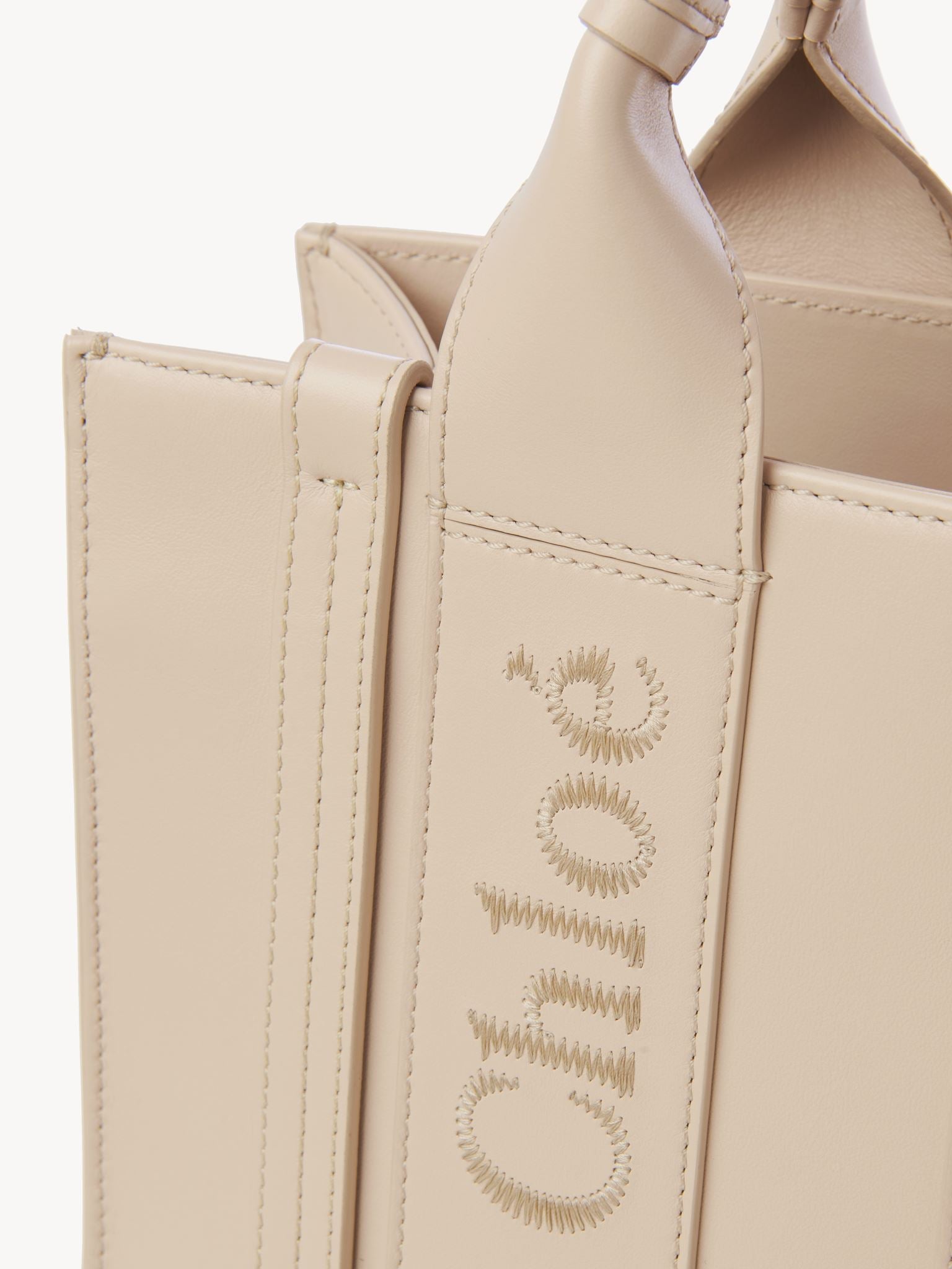 Petit sac cabas Woody à bandoulière en cuir - Cement Pink