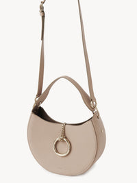 Petit sac hobo Arlène en cuir - Nomad Beige