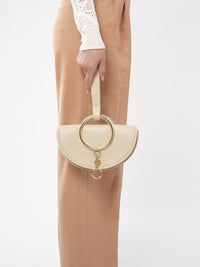 Pochette demi-lune Mara en cuir - Beige Ciment