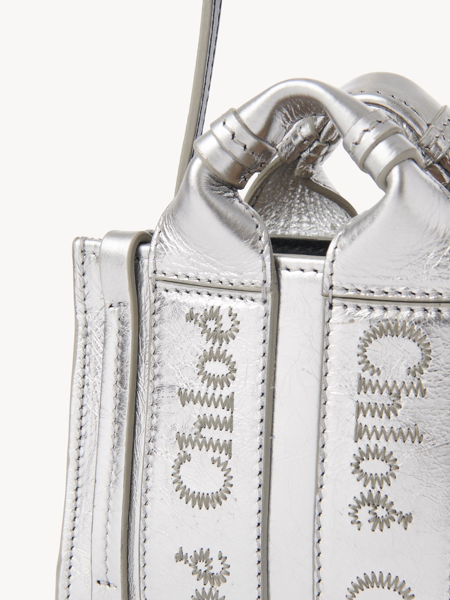 Nano sac cabas Woody à bandoulière en cuir - Argent
