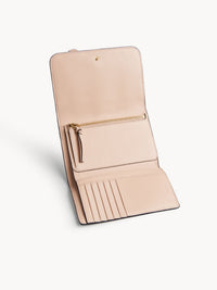 Portefeuille compact à rabat Alphabet en cuir - Blush Nude