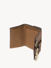 Mini portefeuille à trois volets Alphabet en cuir - Cement Brown