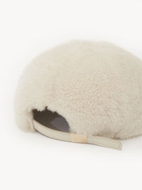Casquette à logo Chloé en shearling - Soft Beige