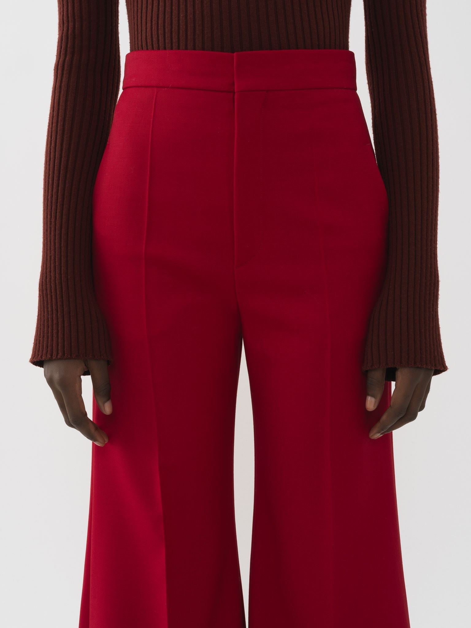 Pantalon évasé en soie - Coup de Coeur Rouge