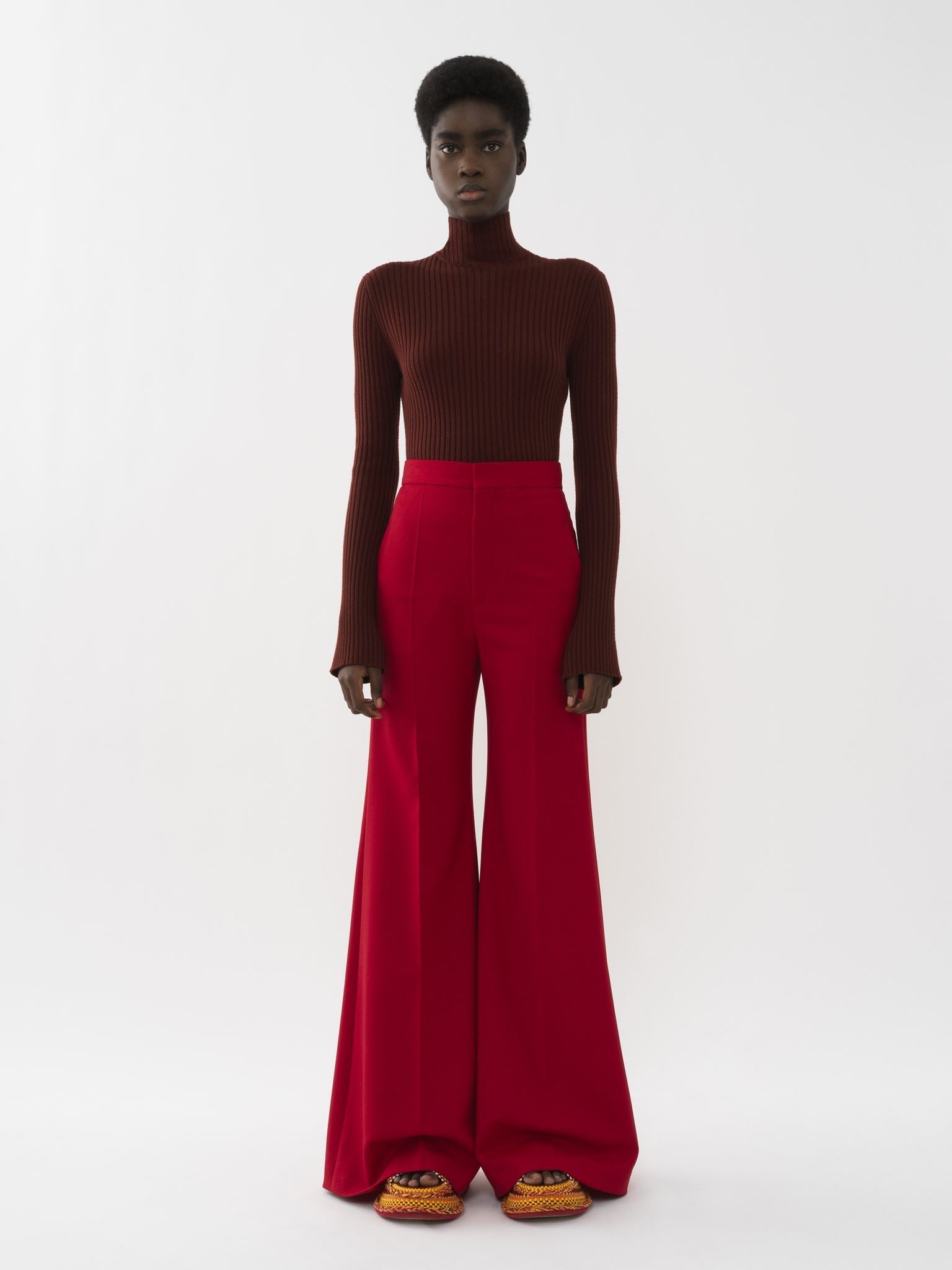 Pantalon évasé en soie - Coup de Coeur Rouge