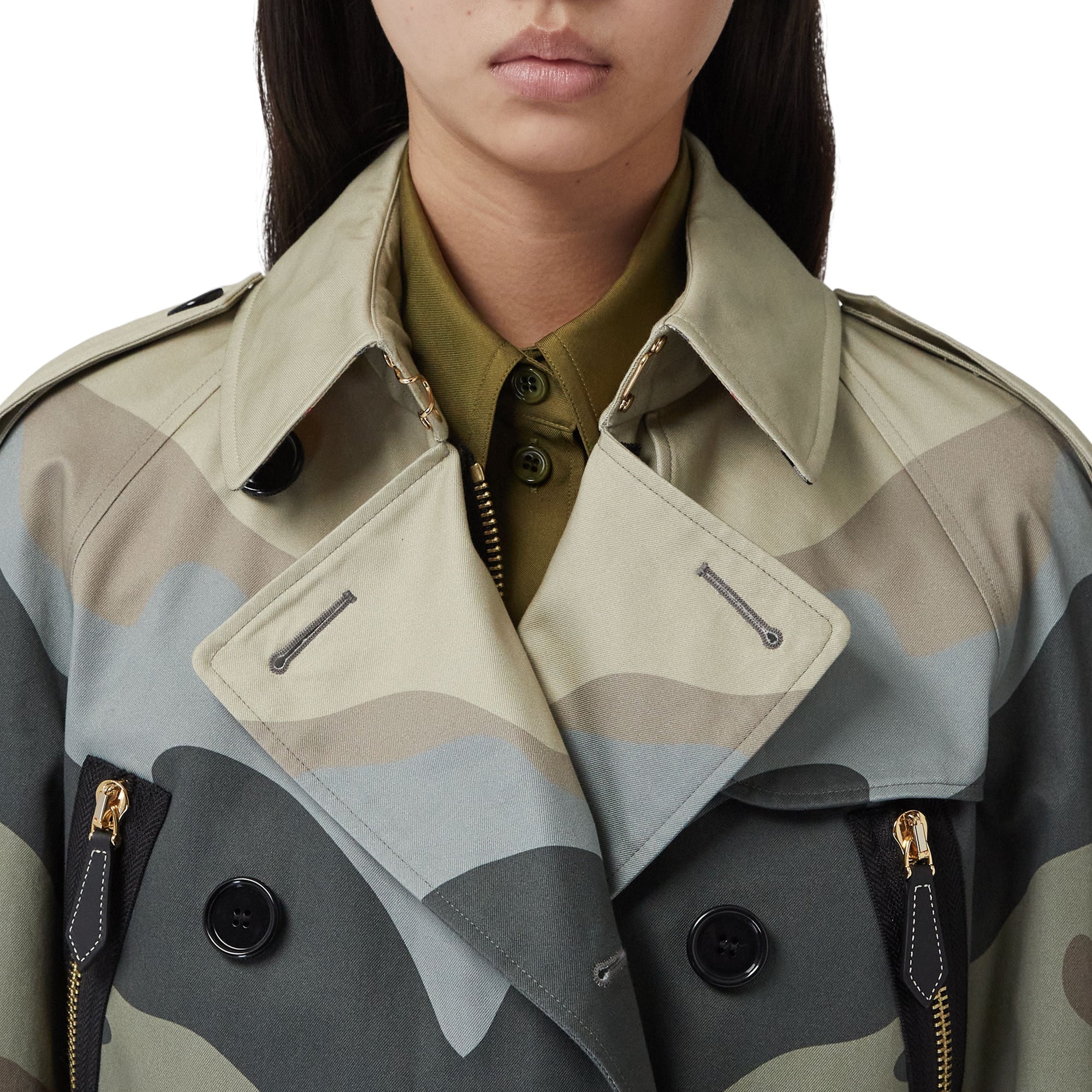 Trench court en coton à imprimé camouflage - Sage Green