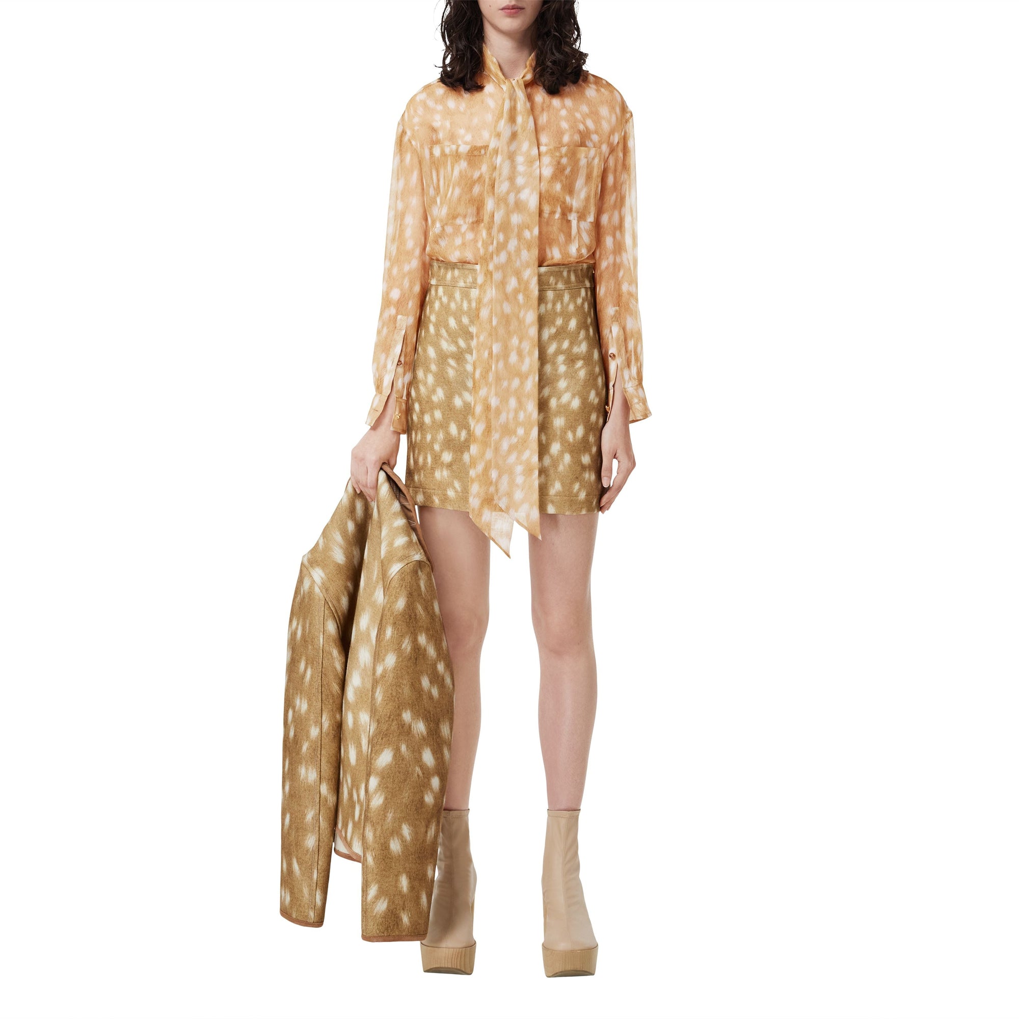 Chemisier à col lavallière en soie à imprimé daim - Honey Beige