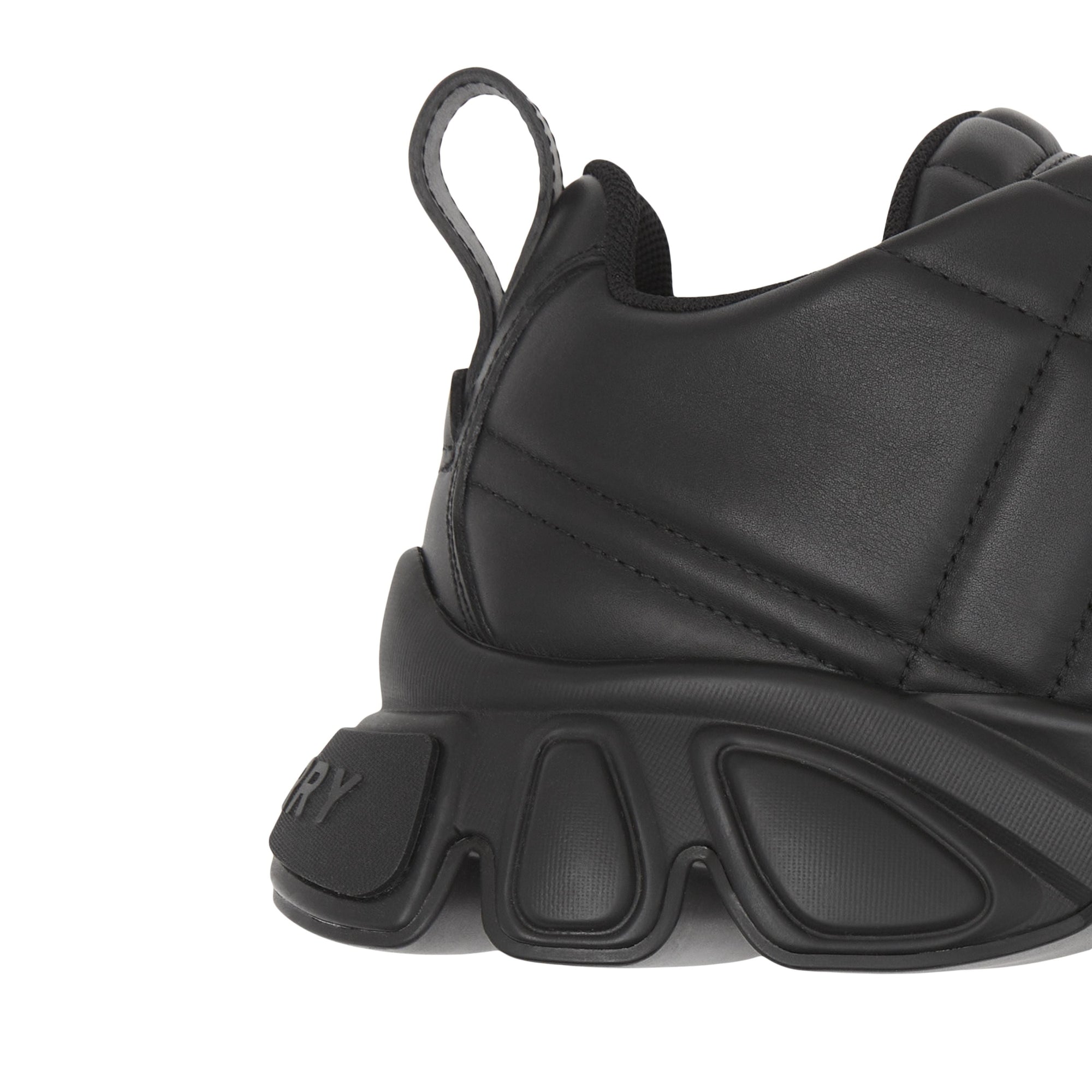 Sneakers Classic Women en cuir matelassé - Black