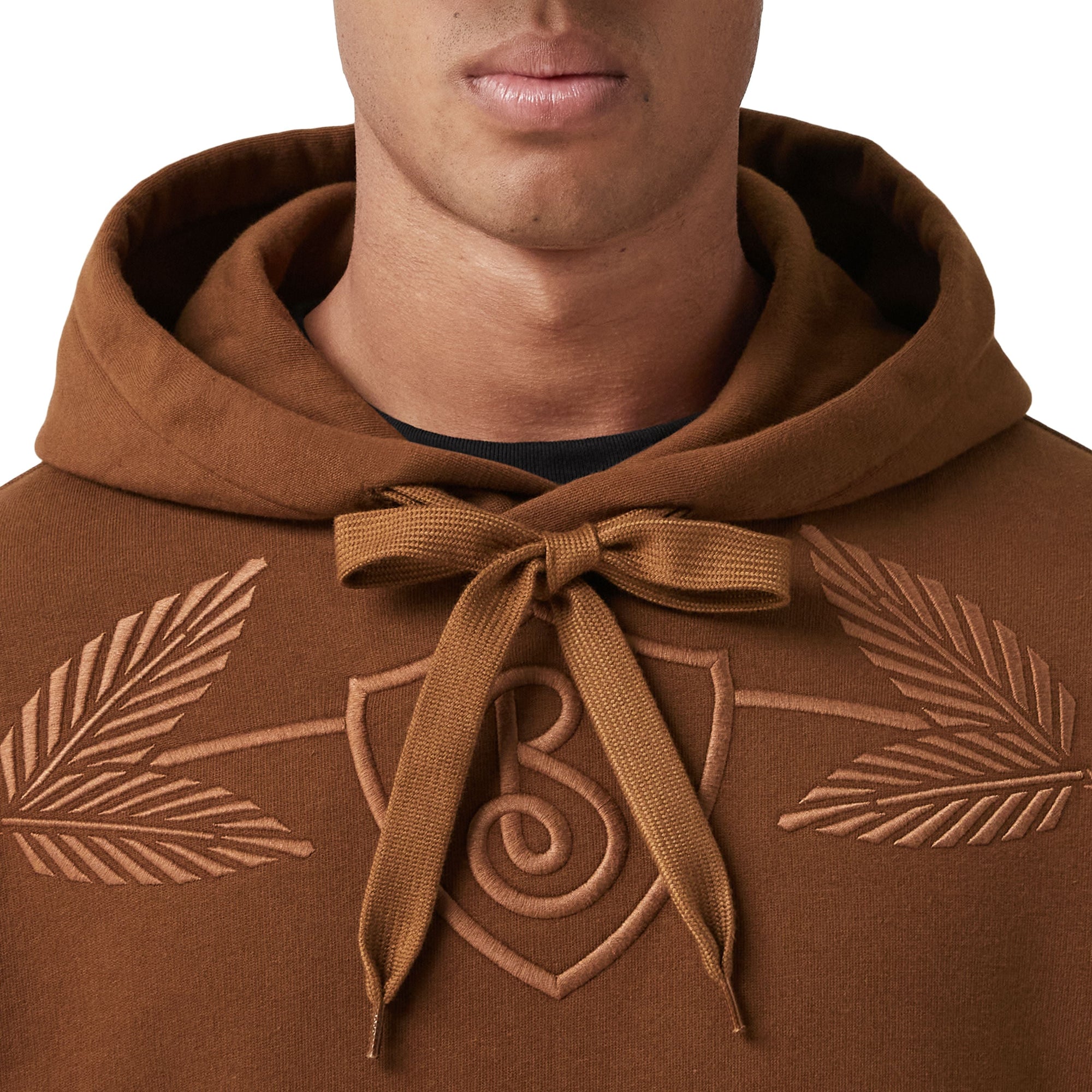 Sweat à capuche et écusson brodé en feuille de chêne - Dark Birch Brown