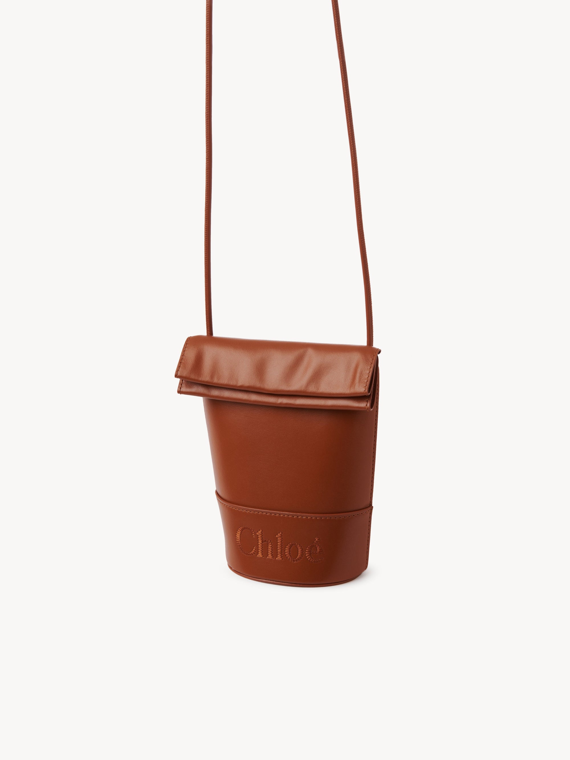 Portefeuille seau Sense en cuir brillant - Caramel