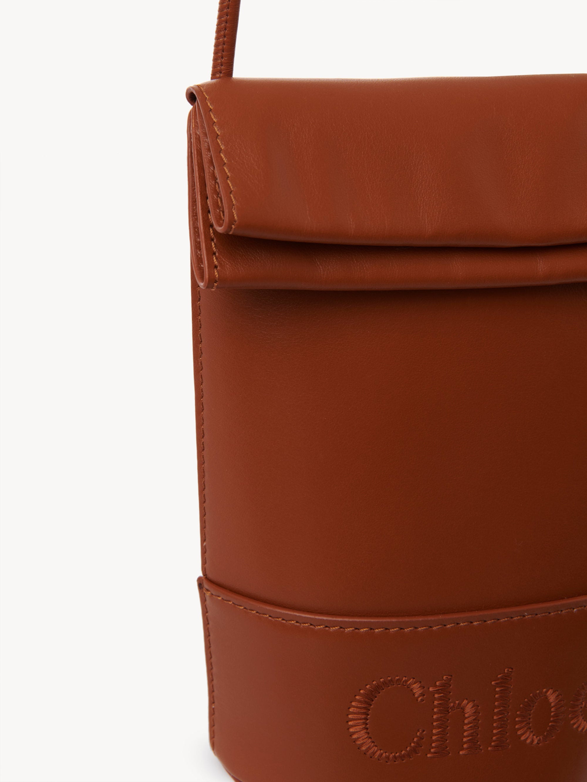 Portefeuille seau Sense en cuir brillant - Caramel