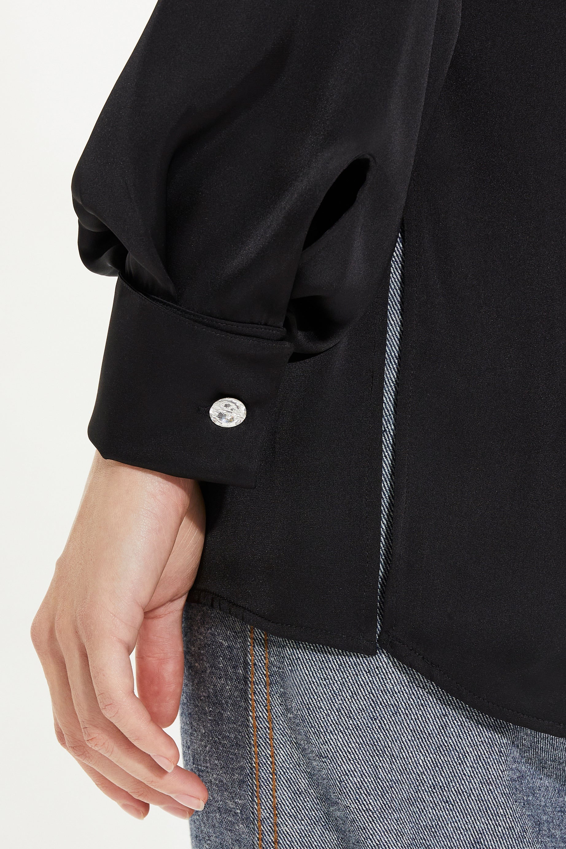 Chemise ornée de boutons Swarovski en satin - Noir