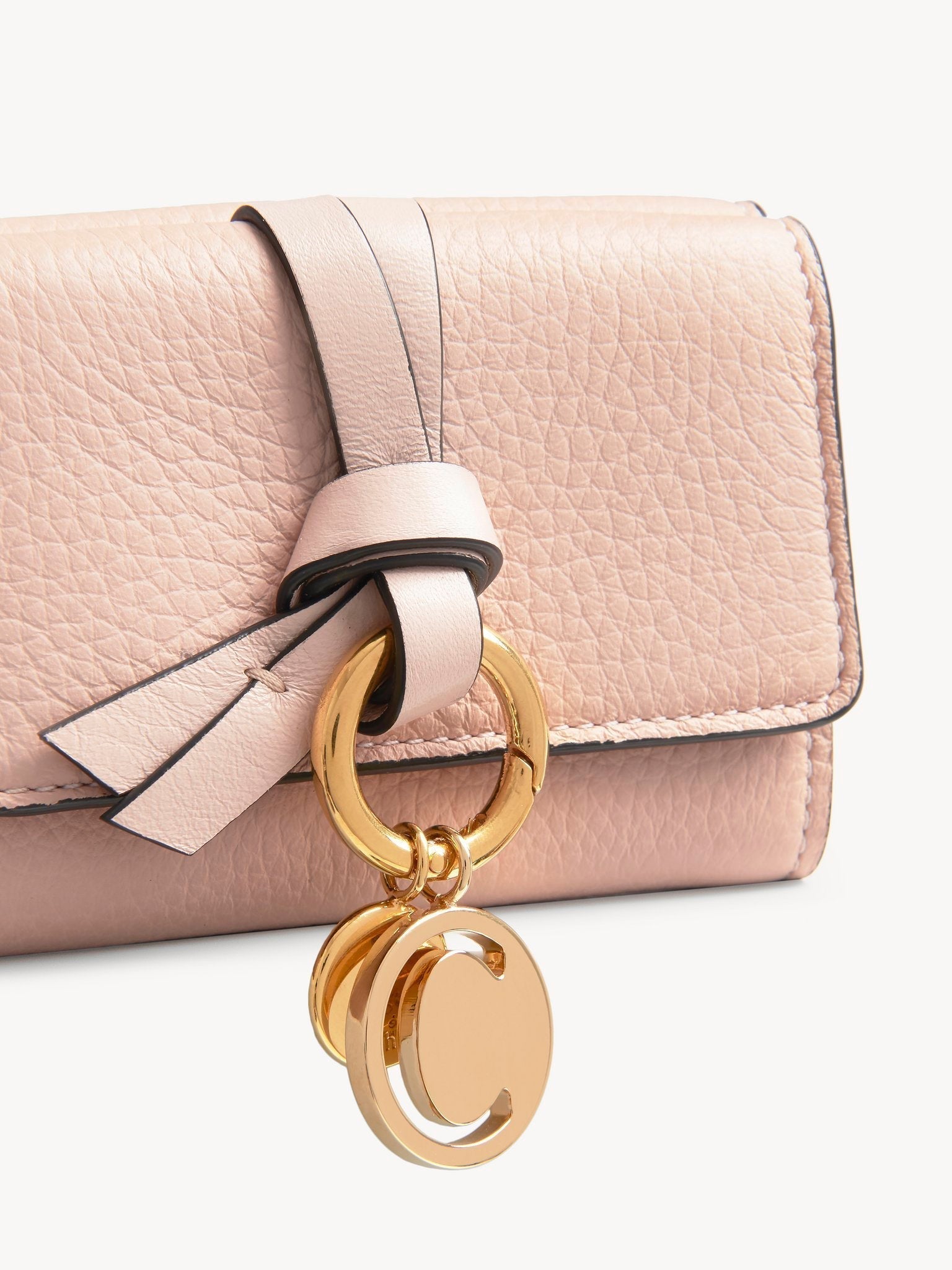 Mini portefeuille à trois volets Alphabet en cuir - Blush Nude