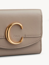 Petit portefeuille trois volets Chloé C en cuir - Motty Grey
