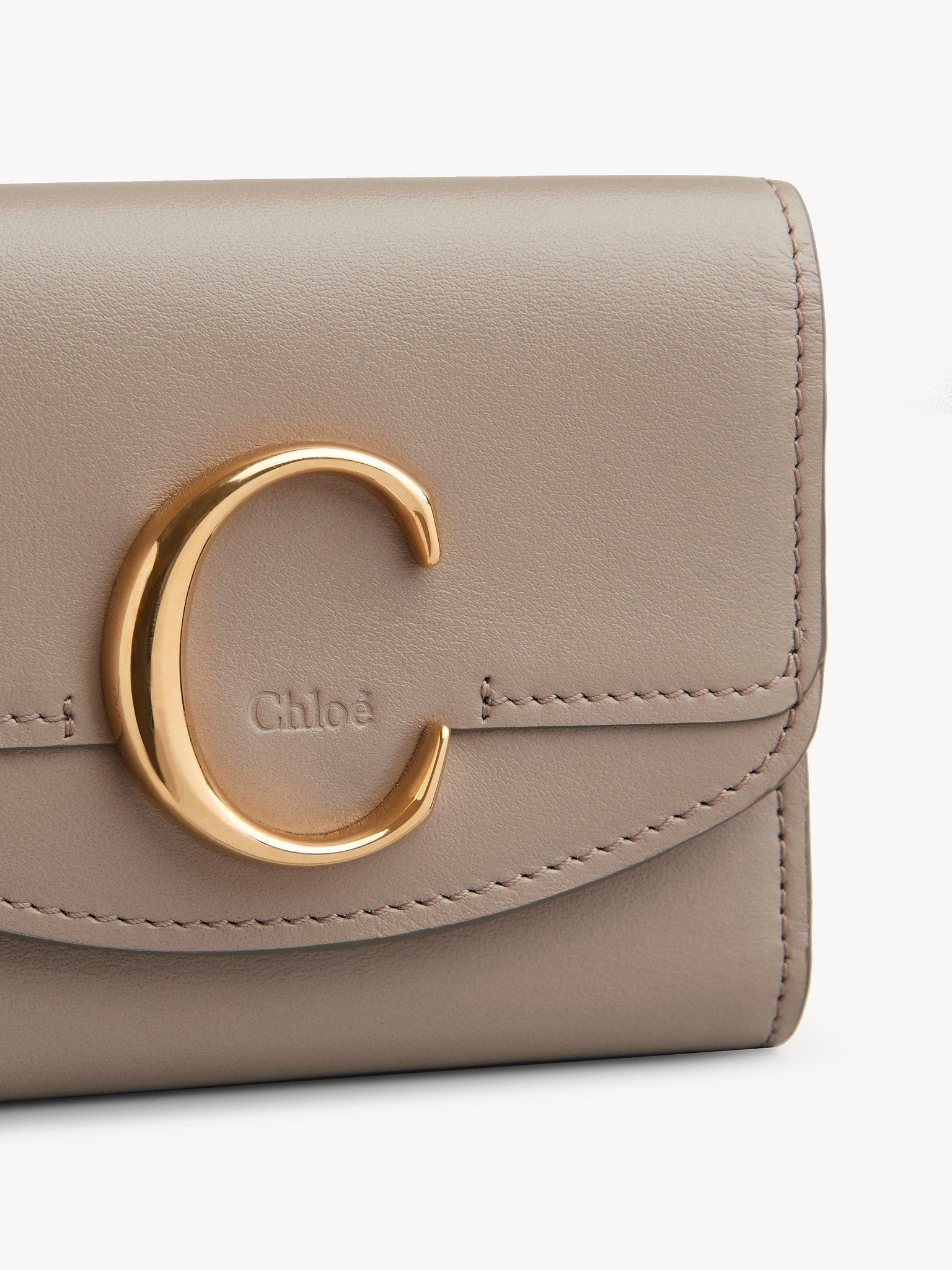 Petit portefeuille trois volets Chloé C en cuir - Motty Grey