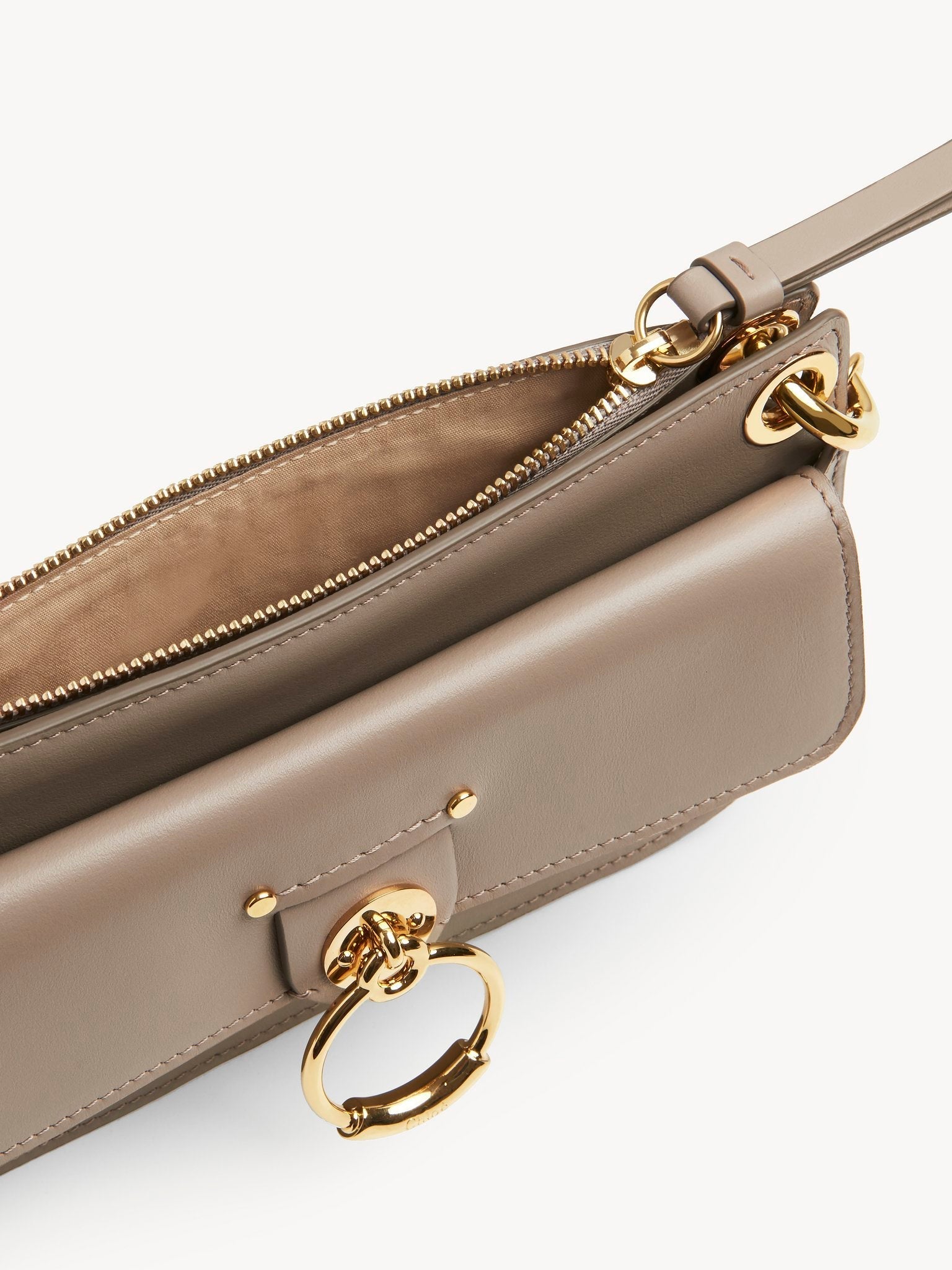 Pochette à bandoulière en cuir lisse - Motty Grey