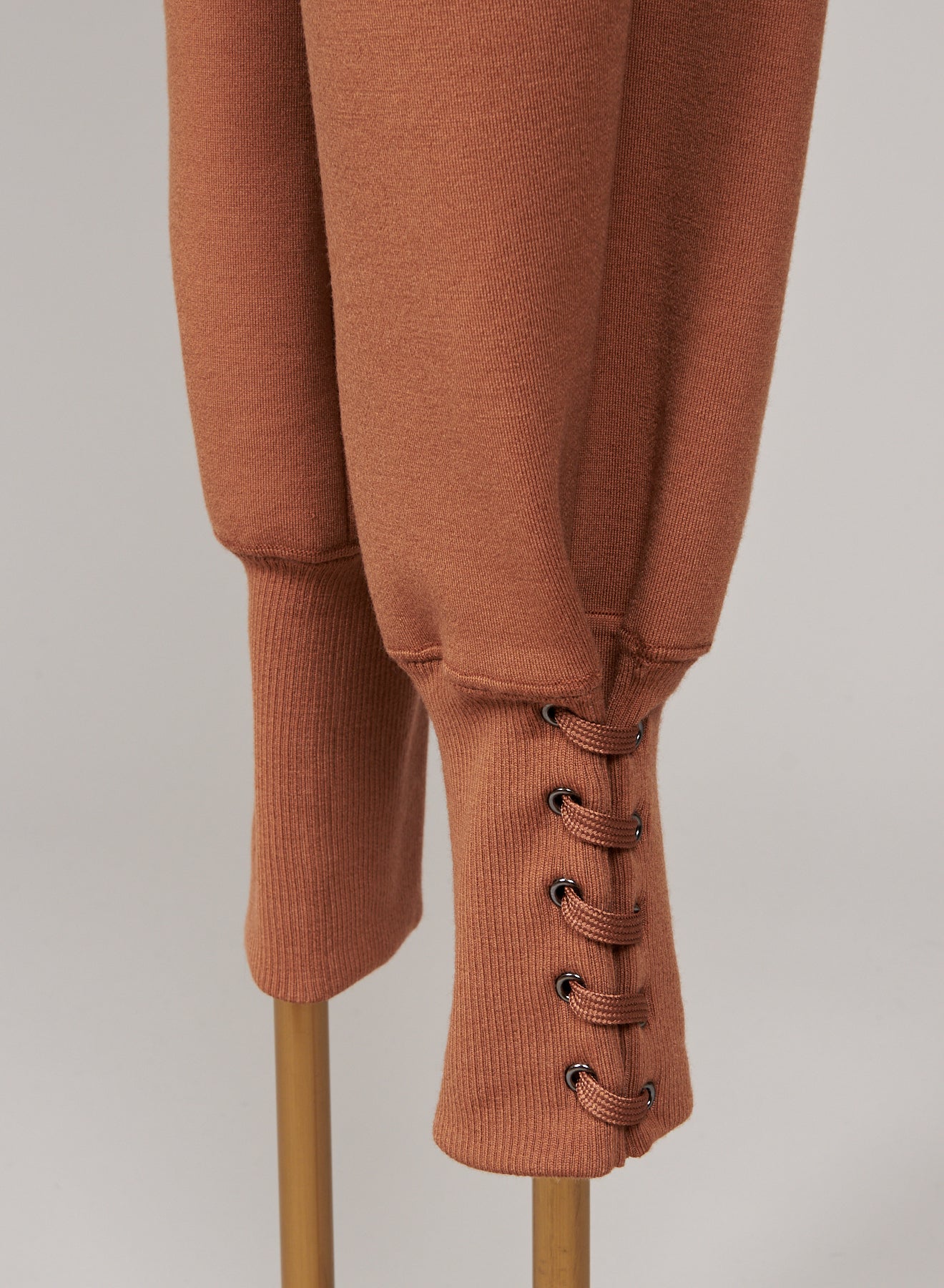 Pantalon en maille de soie et de laine à oeillets - Caramel
