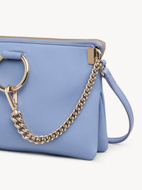 Sac à bandoulière zippé Faye en cuir souple - Gentle Blue
