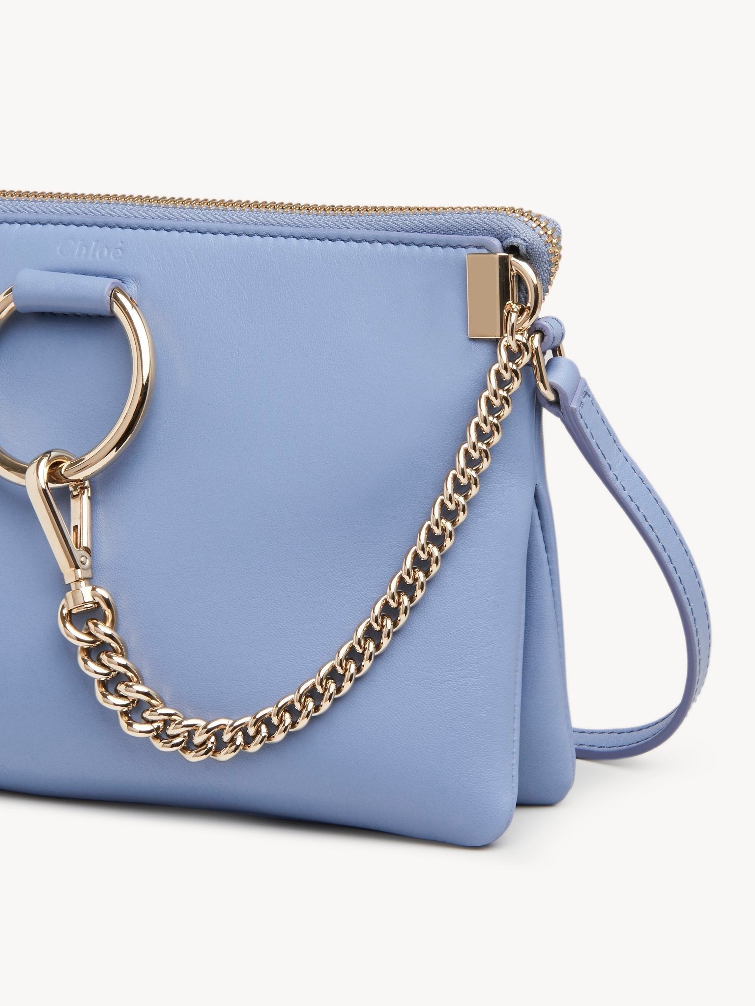 Sac à bandoulière zippé Faye en cuir souple - Gentle Blue