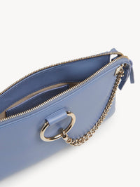 Sac à bandoulière zippé Faye en cuir souple - Gentle Blue