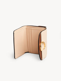 Petit portefeuille trois volets Chloé C en cuir - Softy Pink