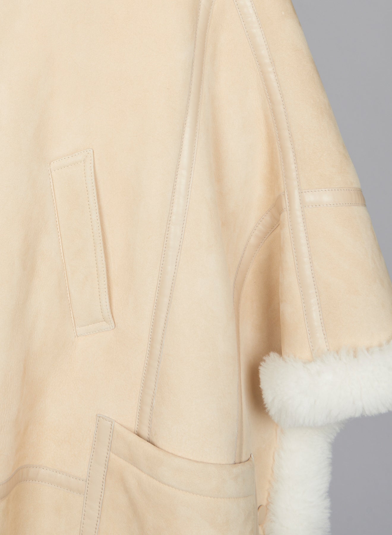 Manteau en peau de mouton mérinos en daim - Bois Beige