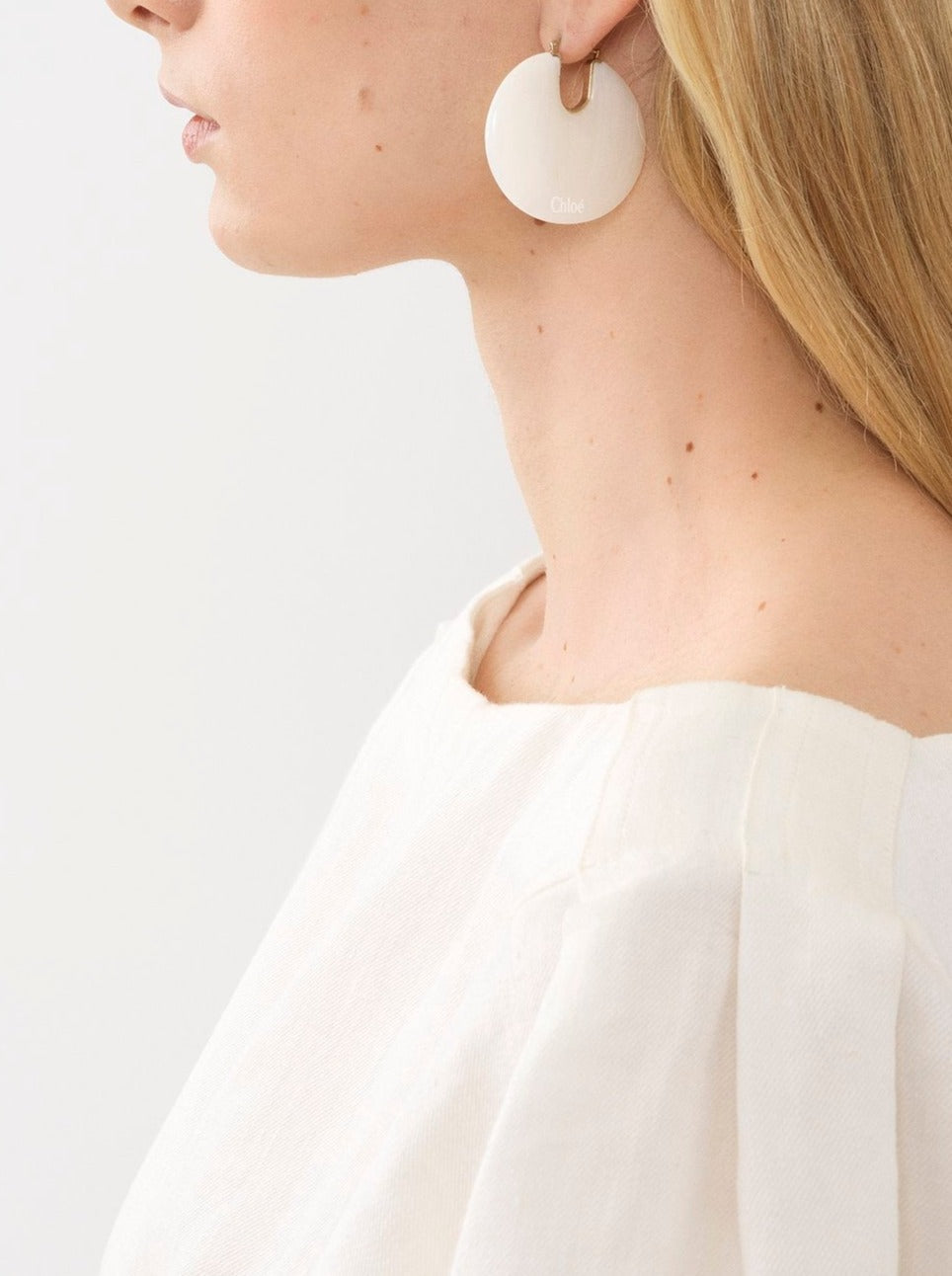 Boucles d'oreilles Jemma en laiton et pierre semi préçieuse - White