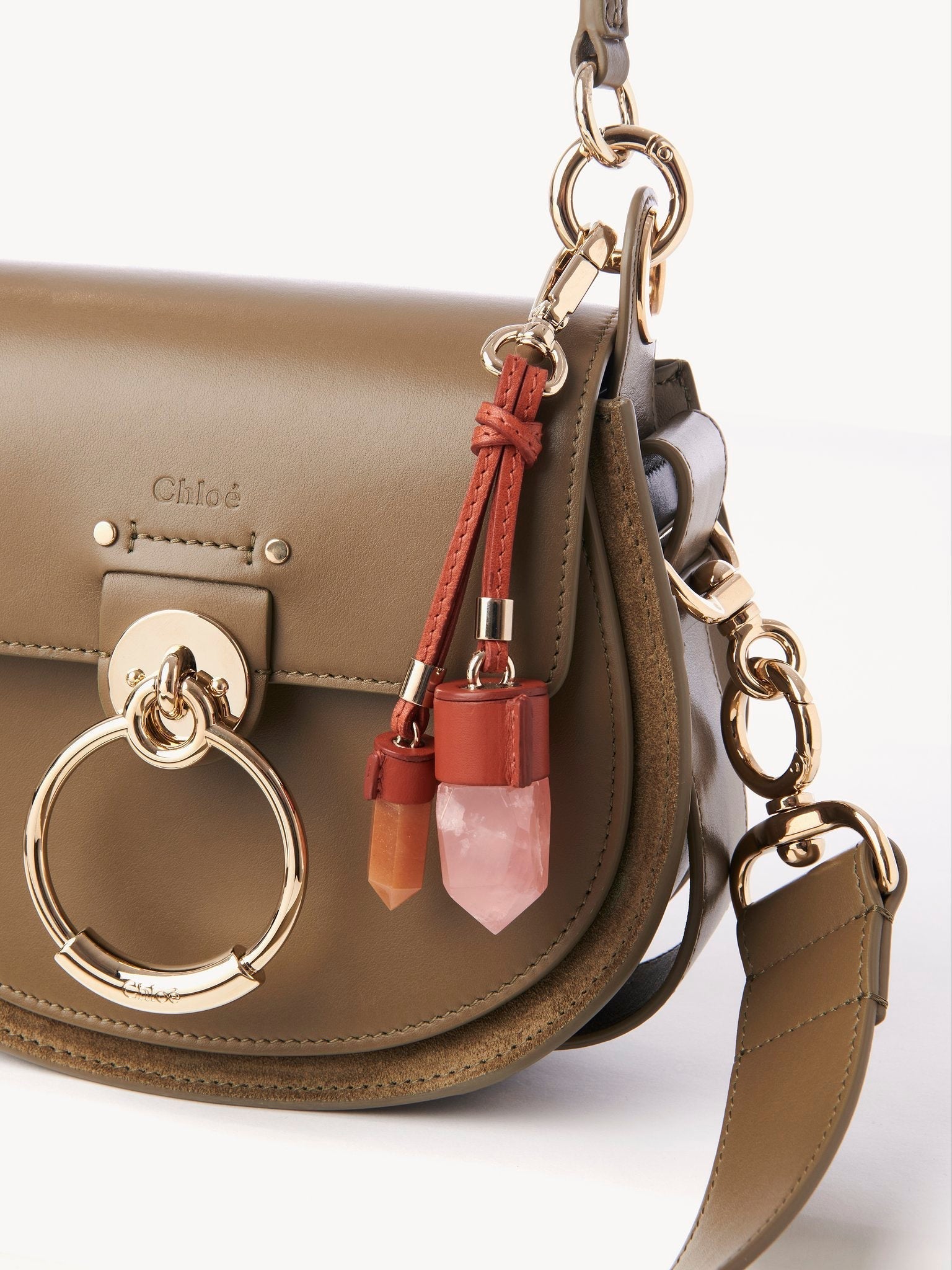 Bijou de sac Jemma en laiton - Pink & Red