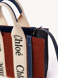 Petit sac cabas Woody à bandoulière en laine - Red & Blue
