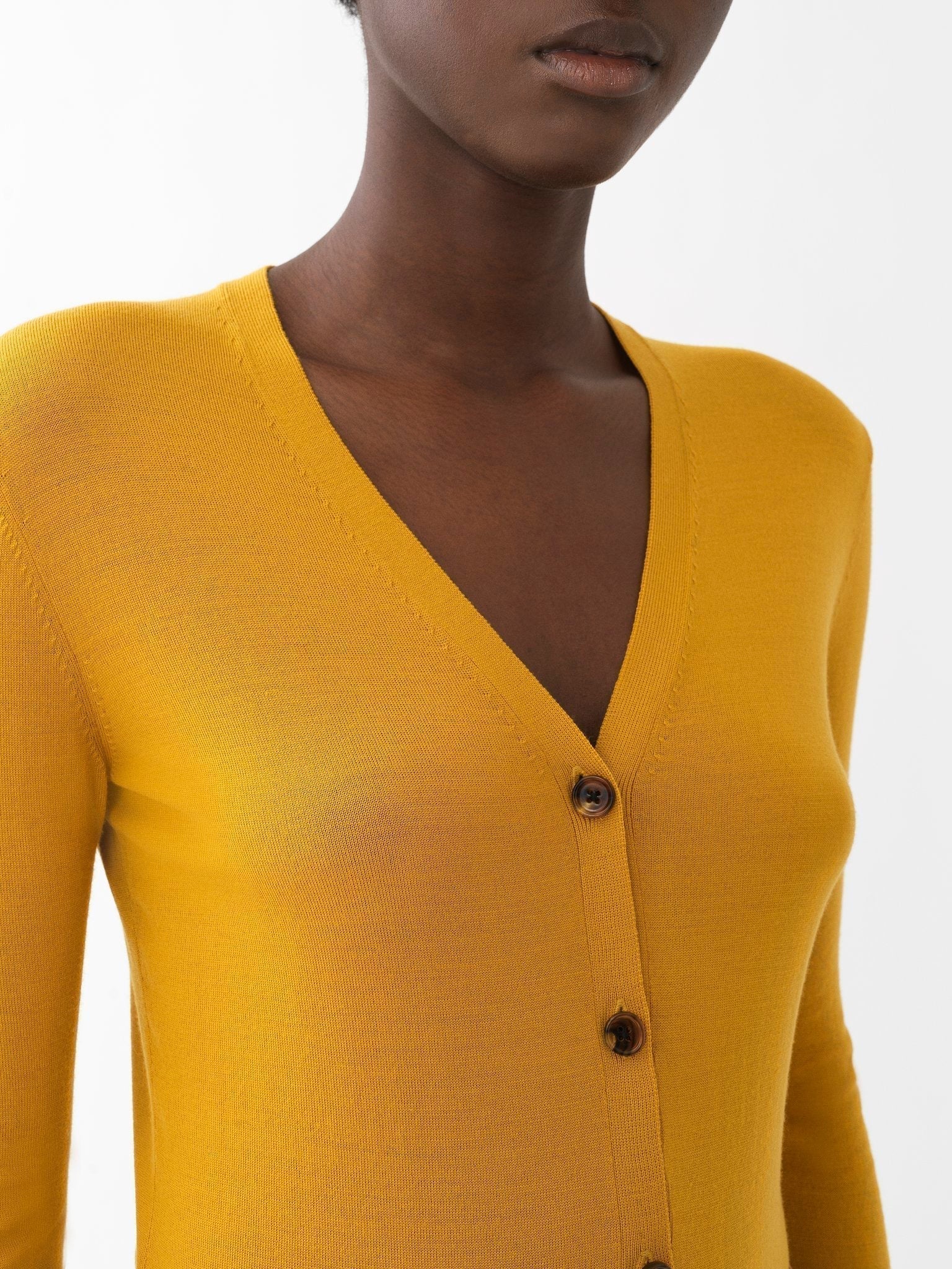 Cardigan à col V en laine extrafine - Golden Yellow