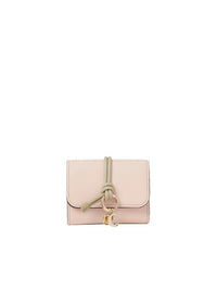 Portefeuille compact à trois volets Alphabet en cuir - Cement Light Pink