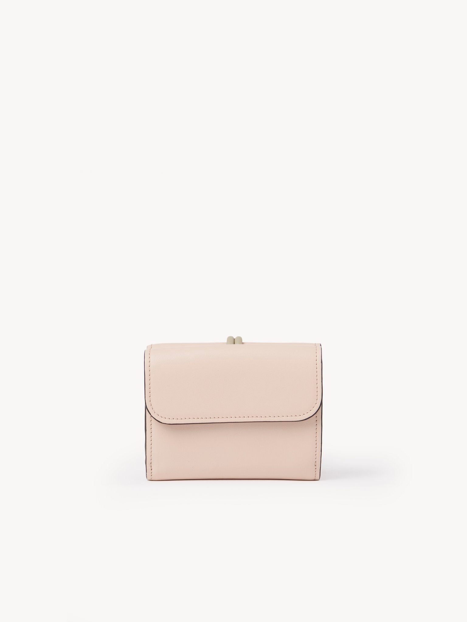 Portefeuille compact à trois volets Alphabet en cuir - Cement Light Pink