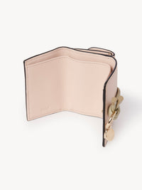 Mini portefeuille à trois volets Alphabet en cuir - Cement Light Pink