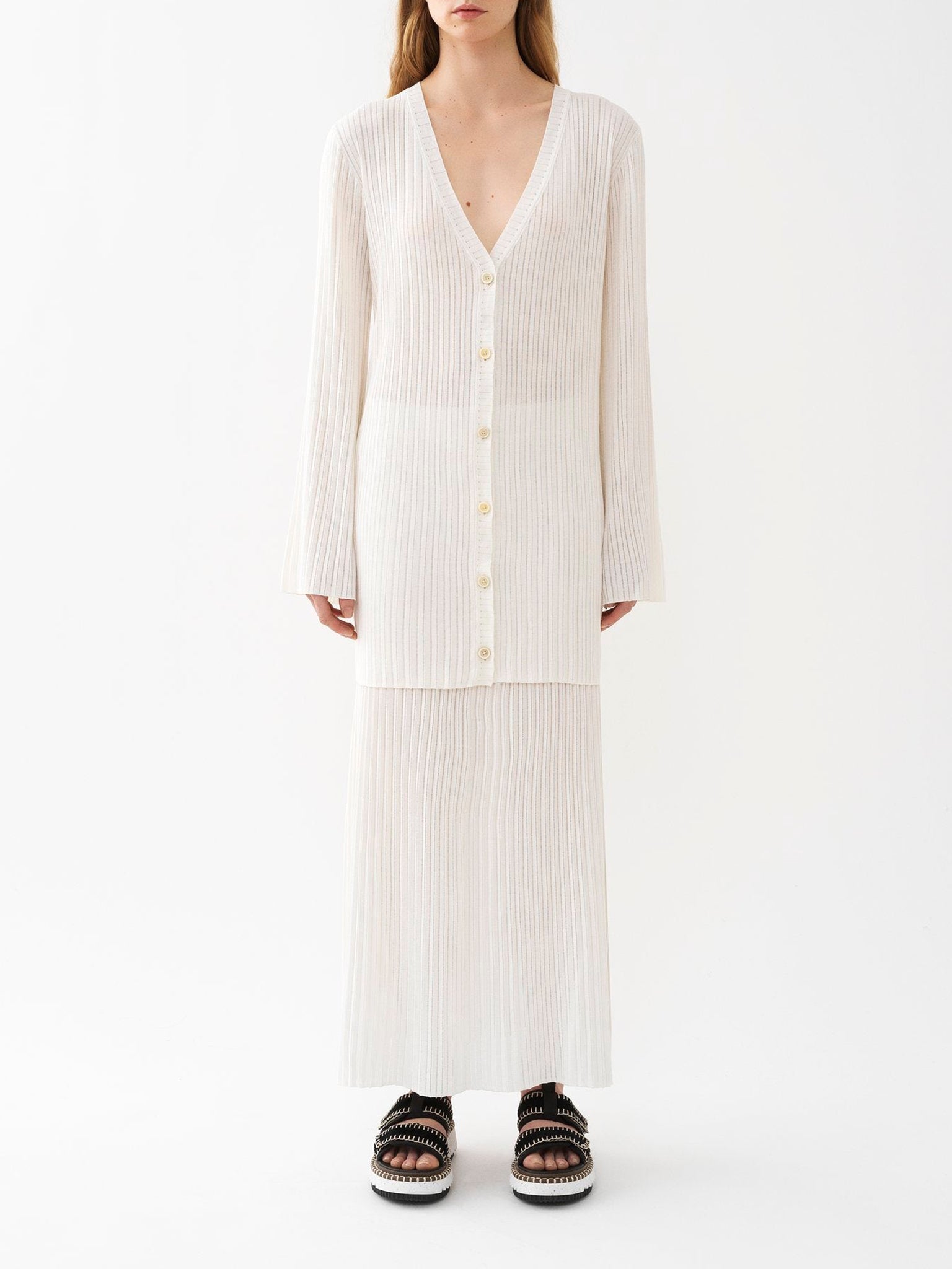 Cardigan à col V tricoté en soie - Iconic Milk