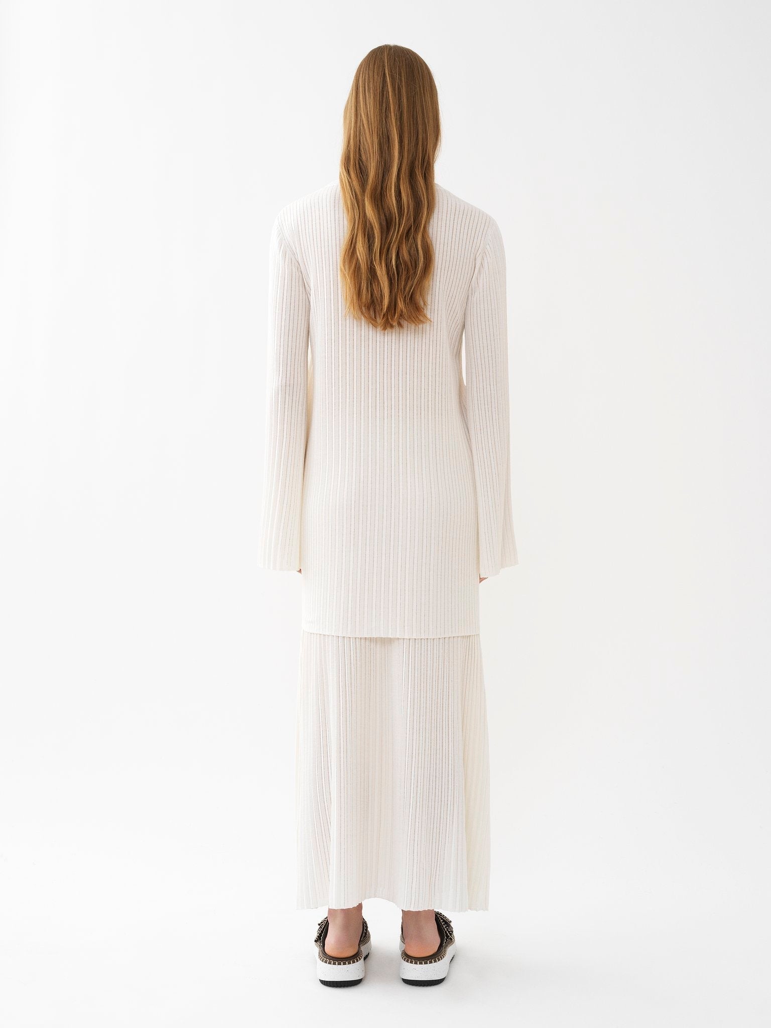 Cardigan à col V tricoté en soie - Iconic Milk